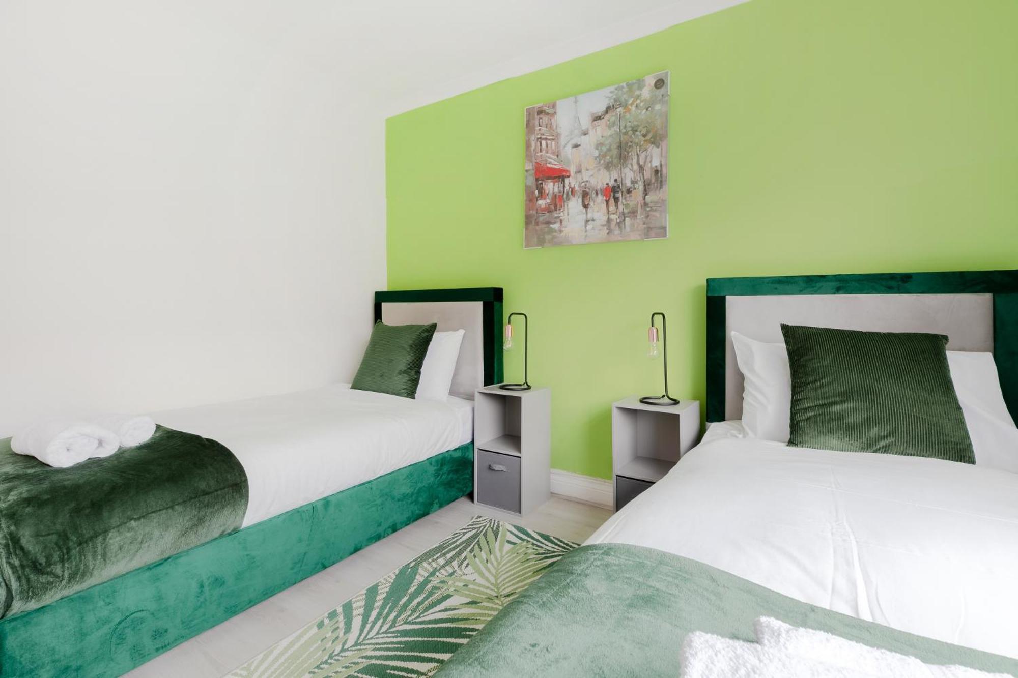 レッドブリッジ 5Br House, Free Parking Offa12, Contractor, Big Families, Relocationヴィラ エクステリア 写真