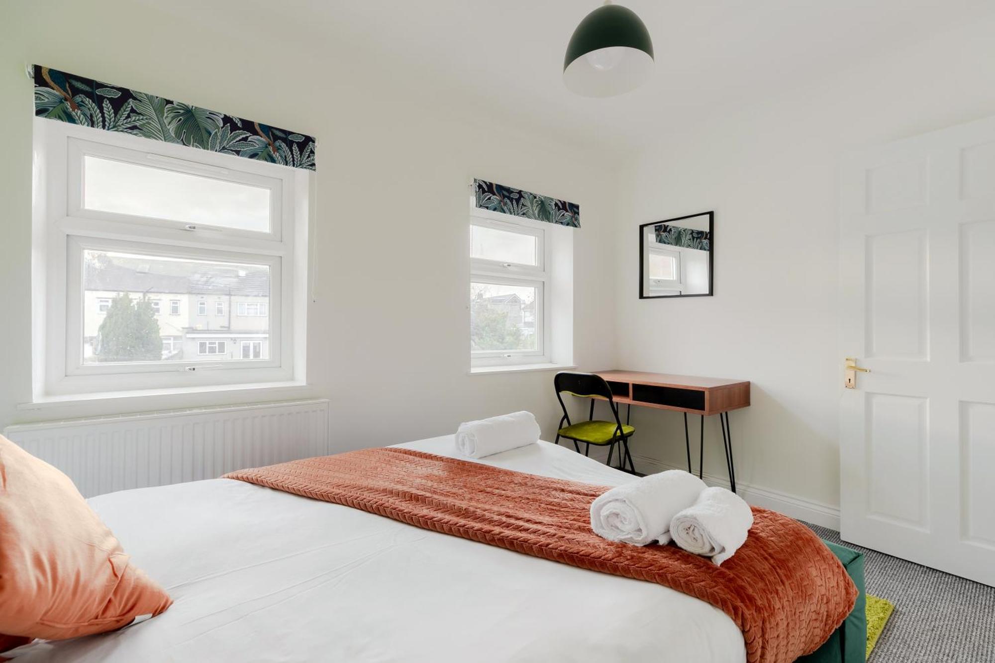 レッドブリッジ 5Br House, Free Parking Offa12, Contractor, Big Families, Relocationヴィラ エクステリア 写真