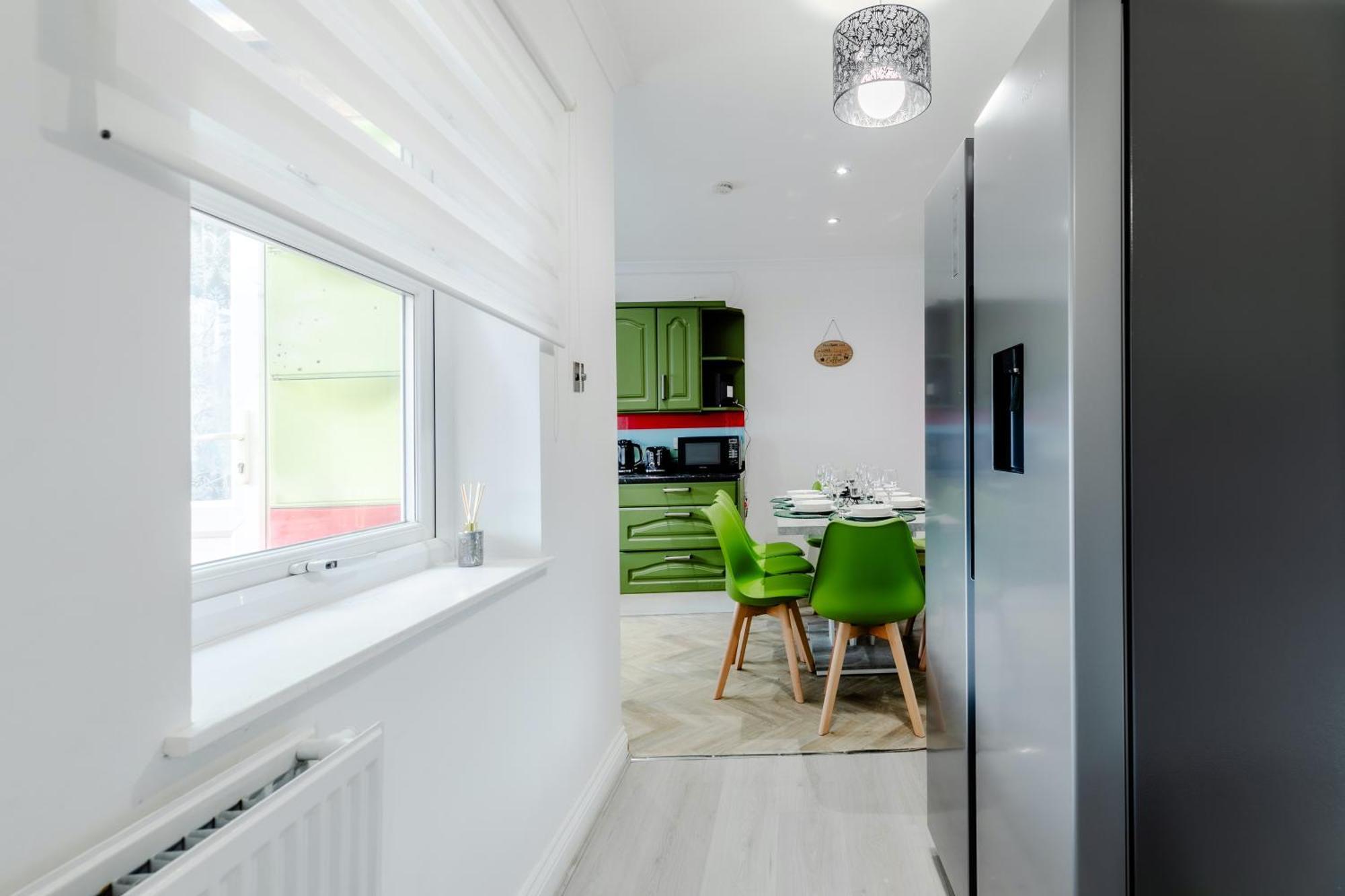 レッドブリッジ 5Br House, Free Parking Offa12, Contractor, Big Families, Relocationヴィラ エクステリア 写真